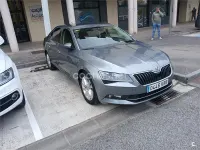 Usado Skoda Superb Active 150 CV (110 kW) 2018 Gris / plata Berlina