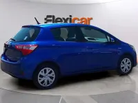 Usado Toyota Yaris Hybrid Active 100 CV (73 kW) 2020 Azul Berlina