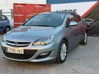 Usado Opel Astra Excellence 130 CV (95 kW) 2014 Gris / plata Berlina