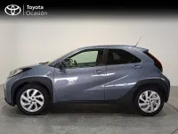 Usado Toyota Aygo X Play 72 CV (52 kW) 2025 Gris / plata SUV