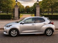 Usado Toyota Yaris 125 CV (91 kW) 2021 Gris / plata Utilitario