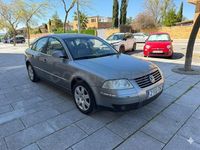 Usado VW Passat Highline 130 CV (95 kW) 2004 Gris / plata Berlina