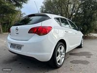 Begagnad Opel Astra Enjoy 100 HK (73 kW) 2011 Vit Sedan