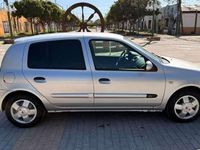 Usado Renault Clio II Expression 85 CV (62 kW) 2005 Gris / plata Berlina