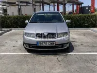 Usado Skoda Fabia Elegance 101 CV (74 kW) 2003 Gris / plata Berlina
