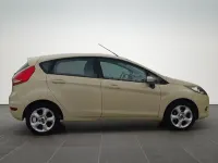 Usado Ford Fiesta Ambiente 68 CV (50 kW) 2006 Beige Utilitario