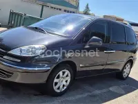 Usado Peugeot 807 Style 136 CV (100 kW) 2014 Granate Monovolumen