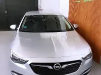 Usado Opel Insignia Innovation 136 CV (100 kW) 2020 Gris / plata Berlina
