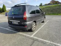 Usado Peugeot 807 Premium 136 CV (100 kW) 2010 Negro Monovolumen