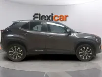 Usado Toyota Yaris Active 116 CV (85 kW) 2022 Gris Utilitario