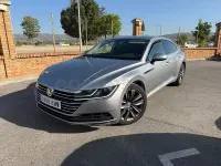 Usado VW Arteon 150 CV (110 kW) 2018 Gris / plata Utilitario