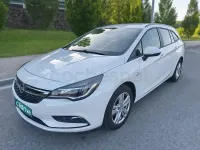 Usado Opel Astra Selective 110 CV (80 kW) 2018 Blanco Familiar