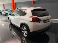 Usado Peugeot 2008 Allure 110 CV (80 kW) 2017 Blanco SUV