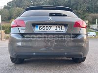 Usado Peugeot 308 Active 100 CV (73 kW) 2017 Gris / plata Berlina