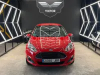 Usado Ford Fiesta Trend 82 CV (60 kW) 2014 Rojo Utilitario