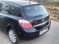 Begagnad Opel Astra Enjoy 105 HK (77 kW) 2006 Svart Sedan