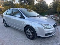 Usado Ford Focus Ghia 109 CV (80 kW) 2005 Gris / plata Berlina