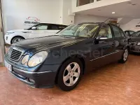 Usado Mercedes E270 Avantgarde 177 CV (130 kW) 2005 Azul Berlina
