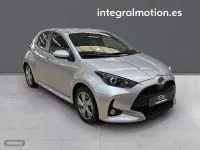 Usado Toyota Yaris Hybrid Active 116 CV (85 kW) 2025 Gris Berlina