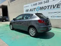 Usado Seat Ibiza Reference 90 CV (66 kW) 2016 Gris / plata Berlina