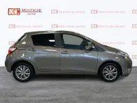 Usado Toyota Yaris Active 69 CV (50 kW) 2018 Gris / plata Berlina