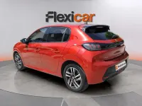 Usado Peugeot 208 Allure 101 CV (74 kW) 2023 Rojo Utilitario