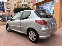 Usado Peugeot 206 75 CV (55 kW) 2006 Gris / plata Berlina