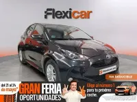 Usado Toyota Yaris Hybrid Active 116 CV (85 kW) 2022 Negro