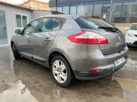 Usado Renault Mégane Expression 115 CV (84 kW) 2012 Gris / plata Berlina