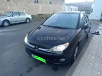 Usado Peugeot 206 90 CV (66 kW) 2005 Negro Berlina