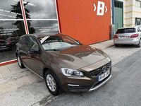 Usado Volvo V60 CC Momentum 150 CV (110 kW) 2016 Burdeos Familiar