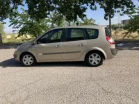 Usado Renault Grand Scénic II Dynamique 131 CV (96 kW) 2006 Gris Monovolumen
