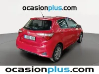 Usado Toyota Yaris Active 111 CV (81 kW) 2019 Rojo Utilitario