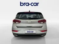 Usado Hyundai i30 100 CV (73 kW) 2024 Gris / plata Berlina