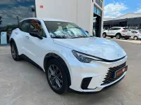 Usado Lexus LBX 136 CV (100 kW) 2024 Negro SUV