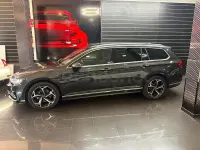 Usado VW Passat R-line 150 CV (110 kW) 2024 Negro Familiar