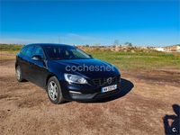 Usado Volvo V60 Kinetic 120 CV (88 kW) 2017 Azul Familiar