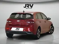 Usado Hyundai i30 100 CV (73 kW) 2025 Rojo Berlina