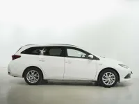 Usado Toyota Auris Hybrid Active 136 CV (100 kW) 2016 Blanco Familiar