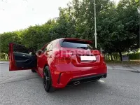 Usado Mercedes A180 AMG line 122 CV (89 kW) 2014 Rojo Utilitario