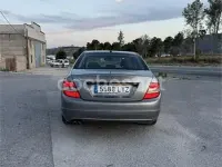 Usado Mercedes C200 136 CV (100 kW) 2009 Gris / plata Berlina