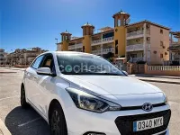 Usado Hyundai i20 75 CV (55 kW) 2018 Blanco Berlina