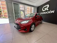 Usado Toyota Yaris 125 CV (91 kW) 2022 Rojo Utilitario