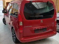 Usado Peugeot Partner Tepee Premium 112 CV (82 kW) 2011 Granate Monovolumen