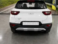 Usado Kia Stonic 100 CV (73 kW) 2023 Blanco SUV