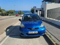 Usado Toyota Aygo Live 68 CV (50 kW) 2011 Azul Utilitario
