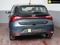 Usado Hyundai i20 101 CV (74 kW) 2022 Gris Berlina