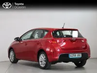 Usado Toyota Auris Active 132 CV (97 kW) 2015 Rojo Berlina