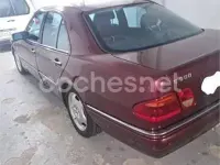Usado Mercedes E300 Classic 177 CV (130 kW) 1999 Granate Berlina