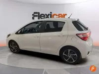 Usado Toyota Yaris Active 111 CV (81 kW) 2020 Blanco Utilitario